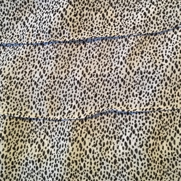 H&M skirt, adorable black and white. Small dots speckled professional size 8 - Picture 4 of 5